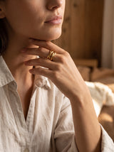 Lifestyle A · Anillo Geométrico Ajustable · Dorado